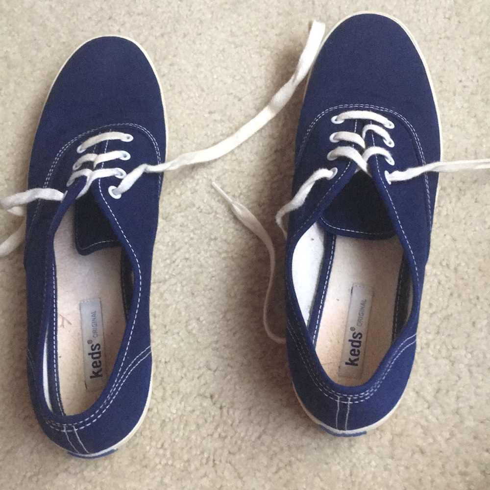 Navy blue keds
